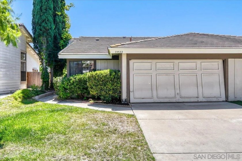 Welcome to this single-story twin home in Rancho Penasquitos! - photo 3