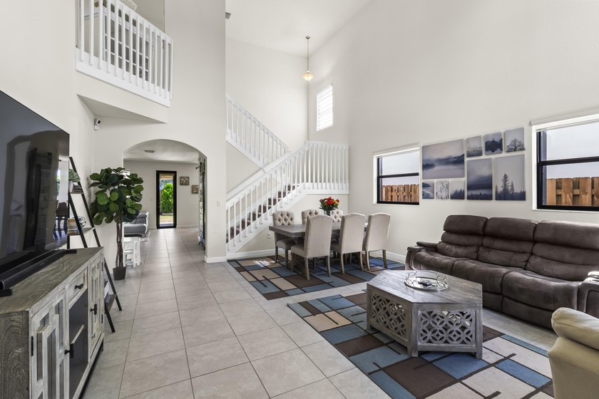 MOTIVATED SELLER - Bring all offers! Exquisite Mediterranean - photo 11