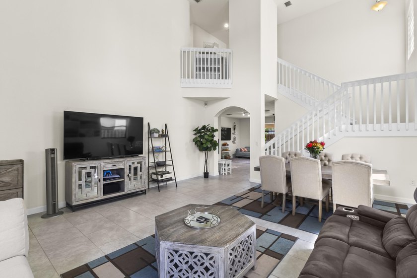 MOTIVATED SELLER - Bring all offers! Exquisite Mediterranean - photo 12