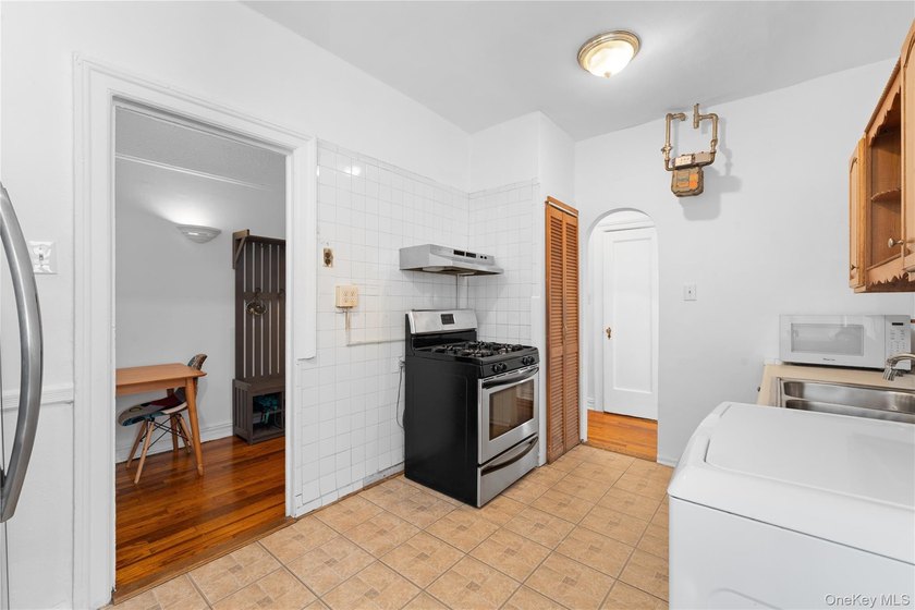 Spacious 2-bedroom, 1-bath HDFC co-op at 941 Jerome Ave #7C - photo 4