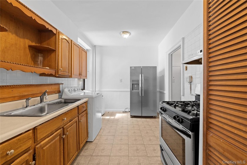 Spacious 2-bedroom, 1-bath HDFC co-op at 941 Jerome Ave #7C - photo 5