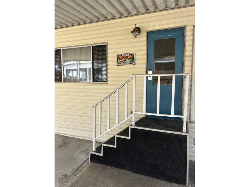 Opportunity Knocks with this 1971 Fashion Manor Double wide - photo 3