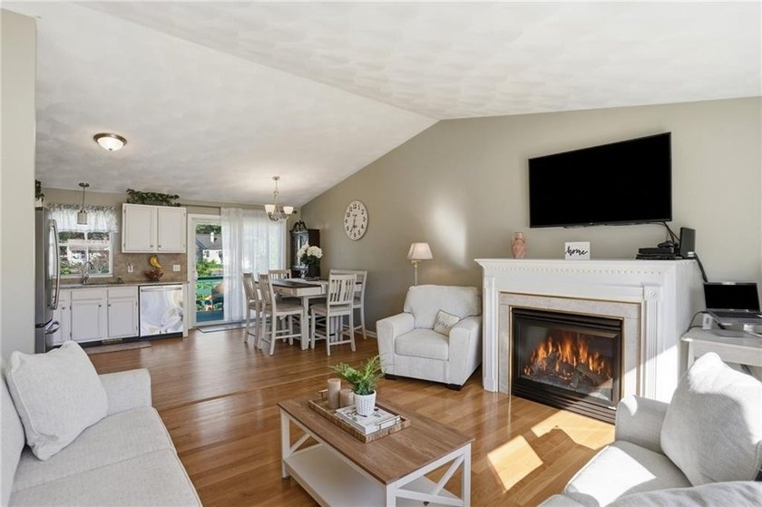 Welcome to this bright and inviting home in Warwick's desirable - photo 5
