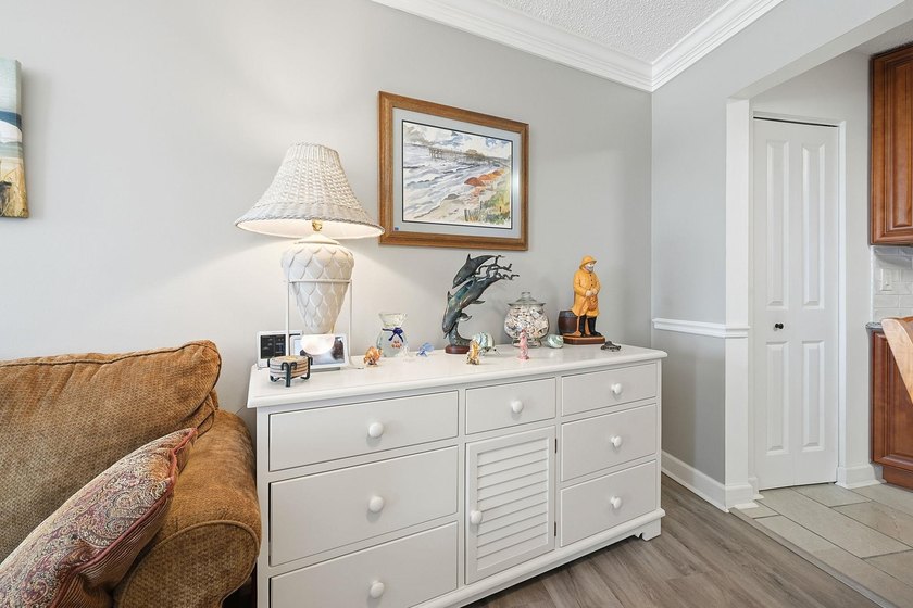 Fully renovated one-bedroom, one-bathroom condo in the Atlantis - photo 9