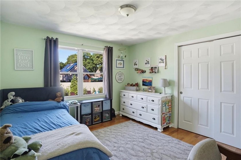 Welcome to this bright and inviting home in Warwick's desirable - photo 10