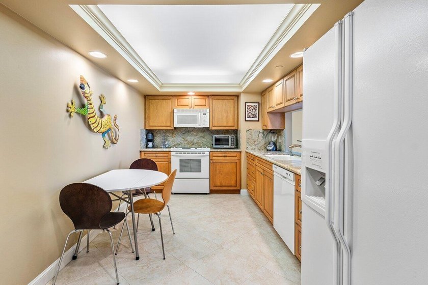Ocean views and ALL ASSESSMENTS PAID. This high-floor - photo 11