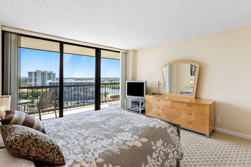 Ocean views and ALL ASSESSMENTS PAID. This high-floor - photo 14