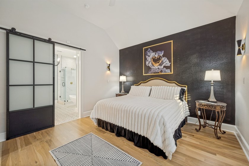 Welcome to 3104 Stonefield where luxury living meets an - photo 15