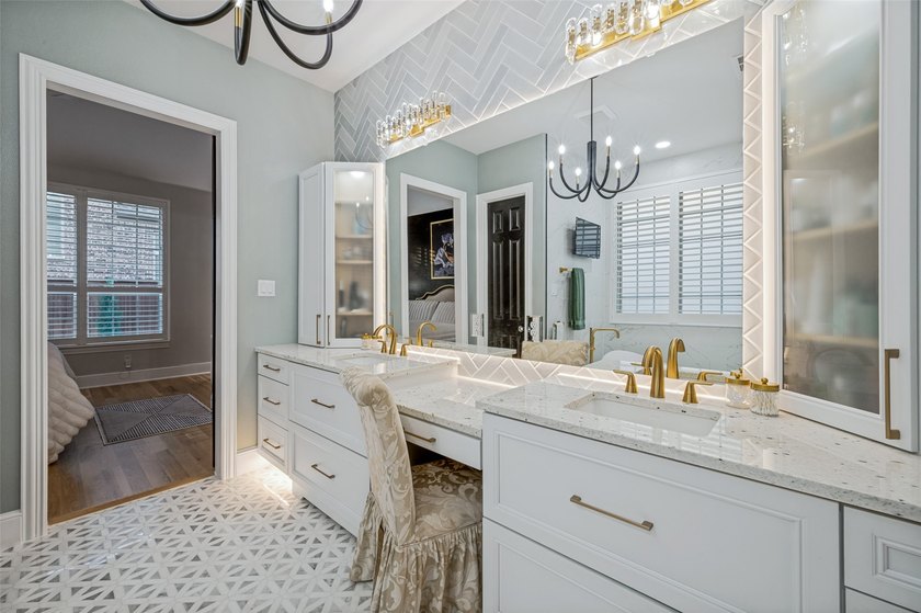 Welcome to 3104 Stonefield where luxury living meets an - photo 16