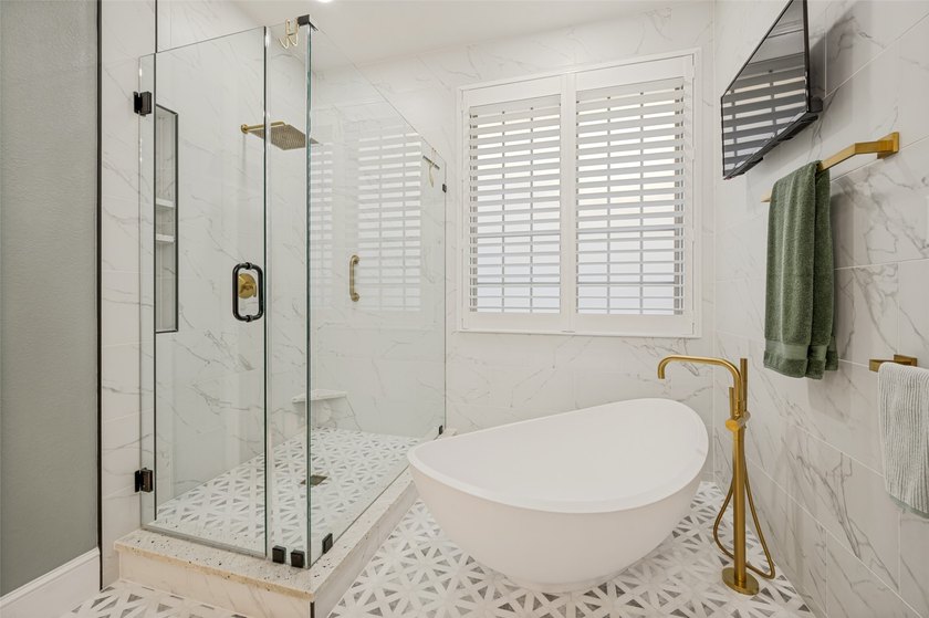 Welcome to 3104 Stonefield where luxury living meets an - photo 18