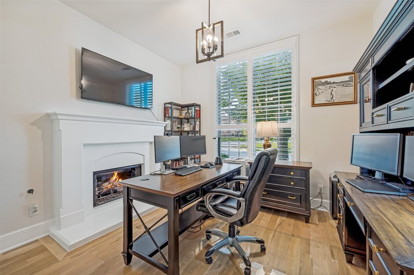 Welcome to 3104 Stonefield where luxury living meets an - photo 19