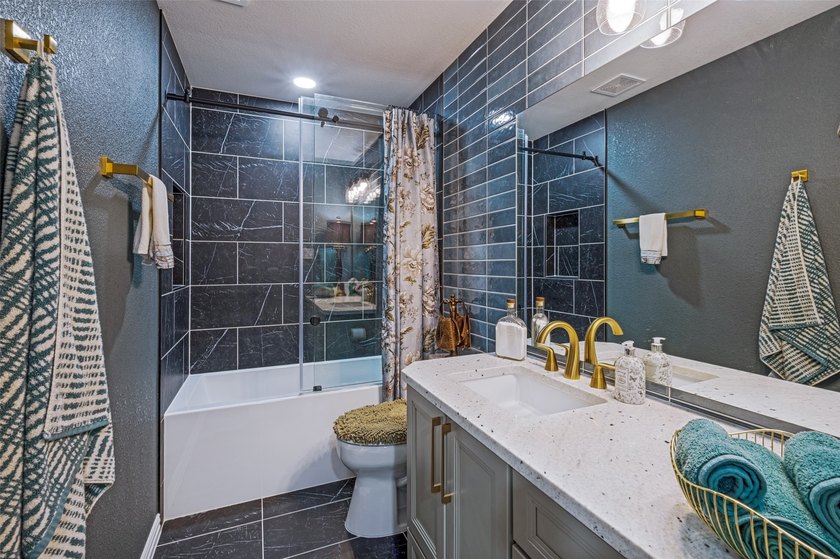 Welcome to 3104 Stonefield where luxury living meets an - photo 28
