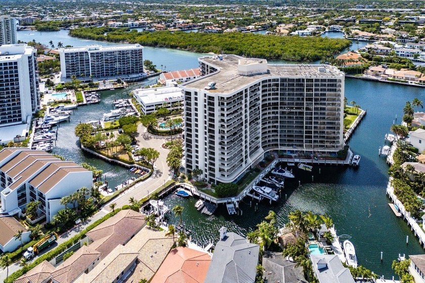 Ocean views and ALL ASSESSMENTS PAID. This high-floor - photo 32