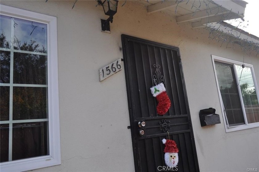 Do not miss this 4 units all one bedrooms all occupied long term - photo 2