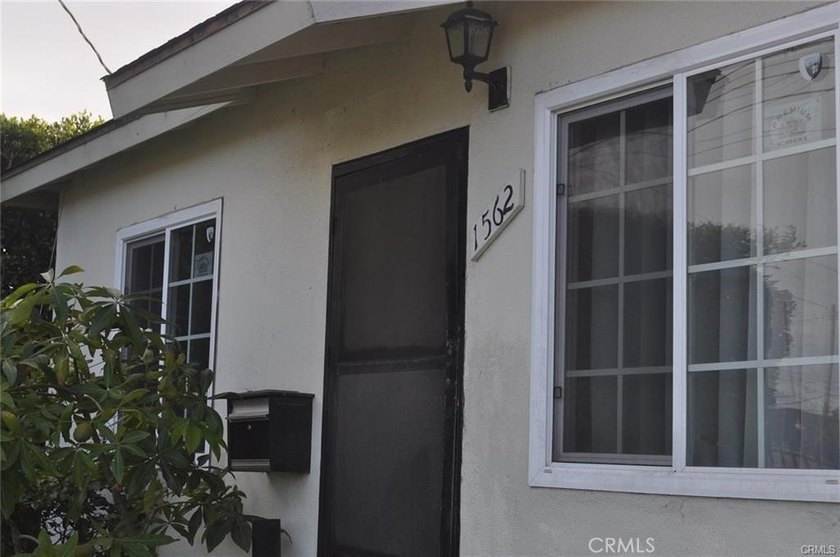 Do not miss this 4 units all one bedrooms all occupied long term - photo 4