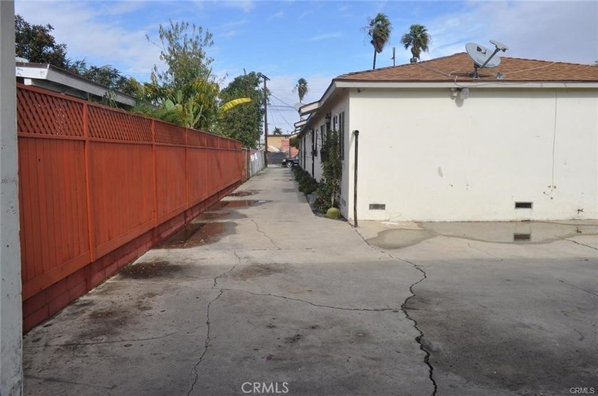 Do not miss this 4 units all one bedrooms all occupied long term - photo 5