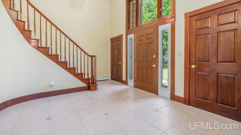 Some homes simply check the boxes. This one defines the - photo 3