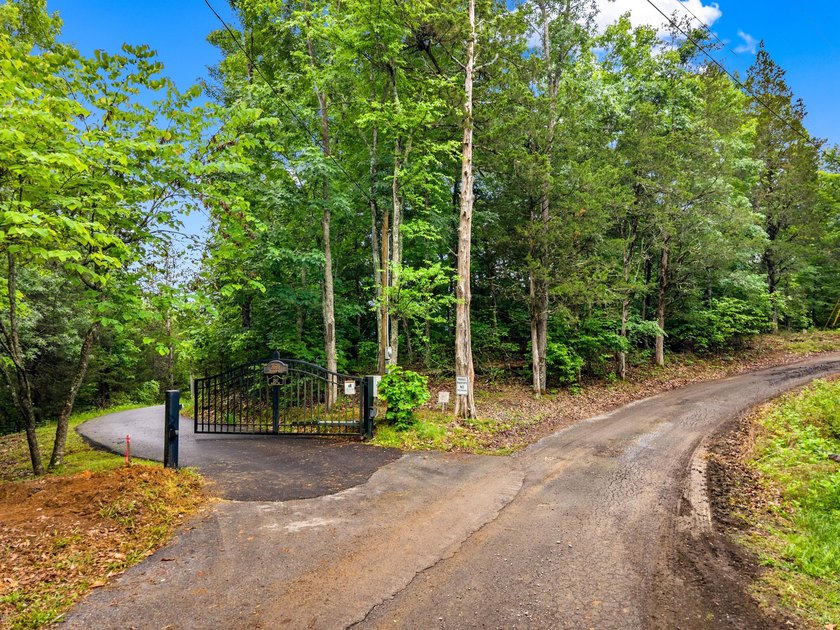 MOTIVATED SELLER: Experience the ultimate mountain-and-lake - photo 37