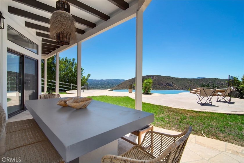 *VIEWS/INFINITY EDGE POOL/GUEST HOUSE* Located in the - photo 44