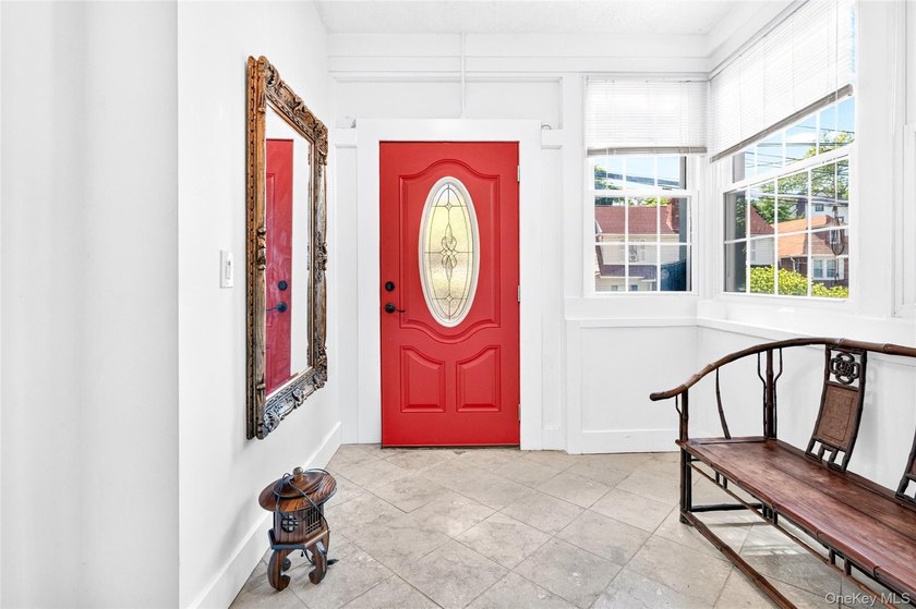 3BR | 4Ba | Elegant pre-war residence on a DOUBLE LOT with - photo 4