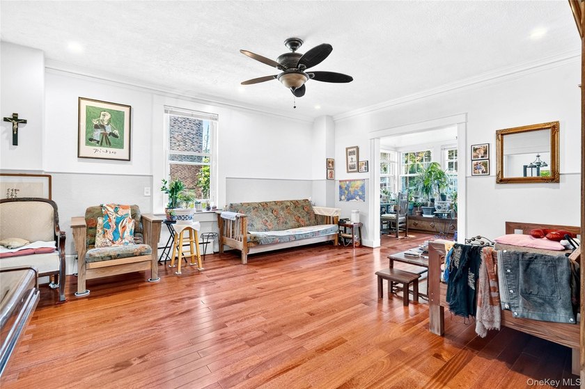 3BR | 4Ba | Elegant pre-war residence on a DOUBLE LOT with - photo 6