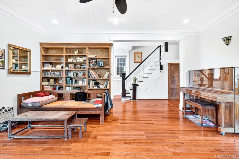 3BR | 4Ba | Elegant pre-war residence on a DOUBLE LOT with - photo 7
