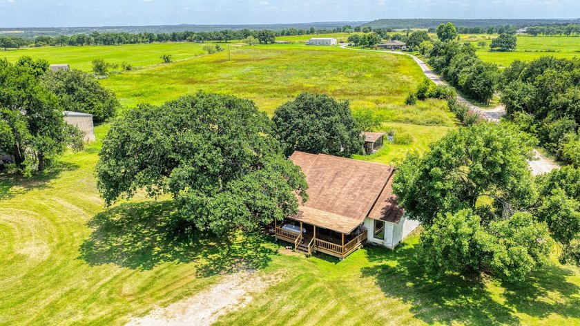 Discover the charm of true country living with this cute 3-bed - photo 4