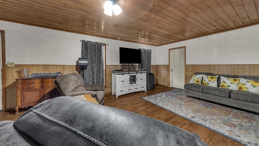 Discover the charm of true country living with this cute 3-bed - photo 7