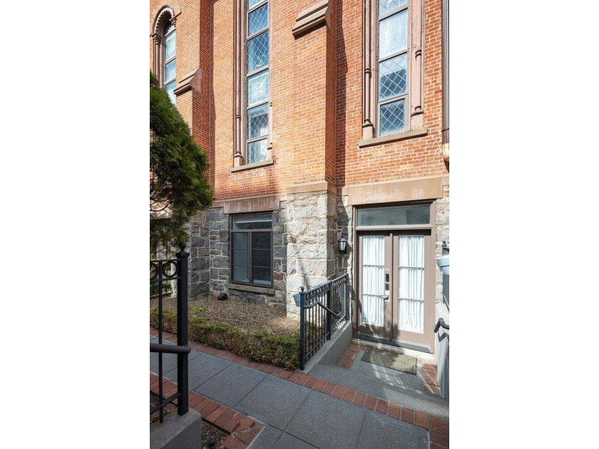 A Private Cobble Hill Residence That Lives Like a Townhouse - photo 12