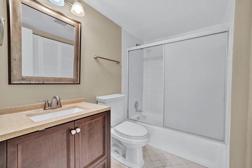 55+ Building. Fully renovated 1st floor, 1BR/1.5BA with den unit - photo 18