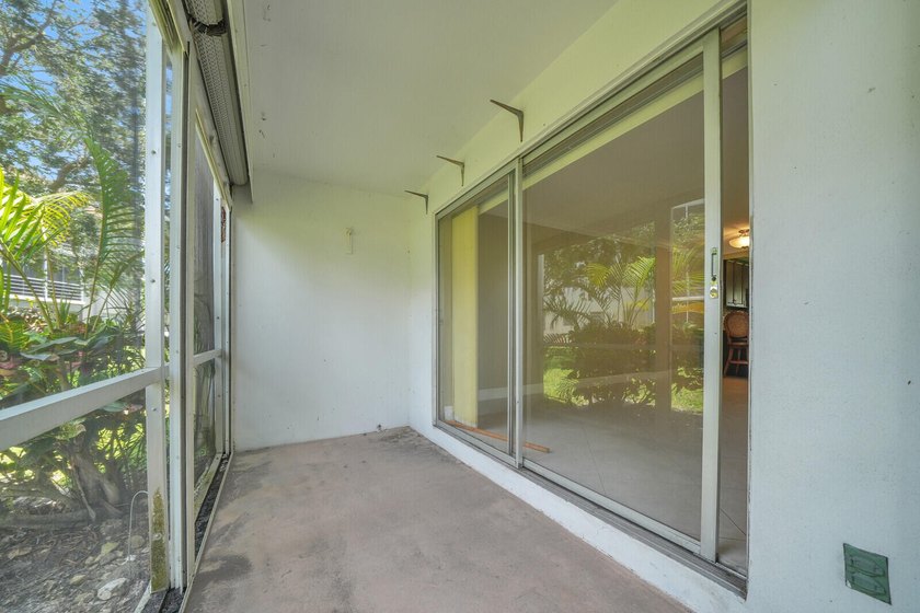 55+ Building. Fully renovated 1st floor, 1BR/1.5BA with den unit - photo 21