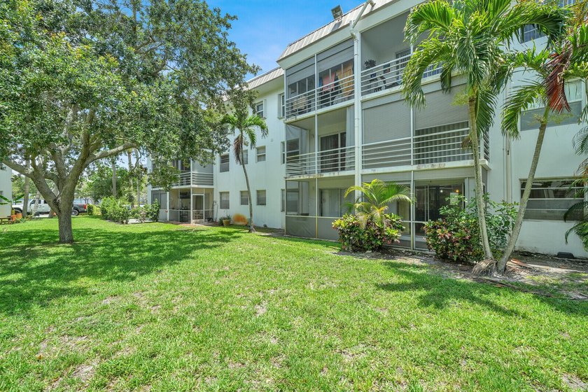 55+ Building. Fully renovated 1st floor, 1BR/1.5BA with den unit - photo 22