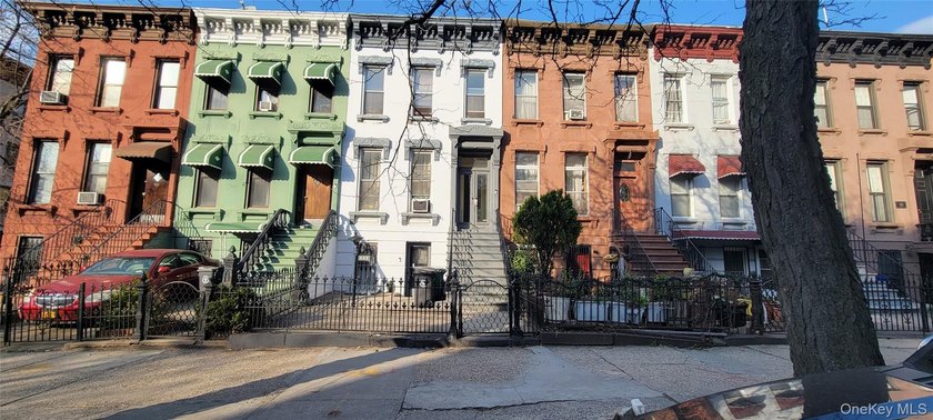 Opportunity awaits in the vibrant neighborhood of Bushwick. This - photo 3