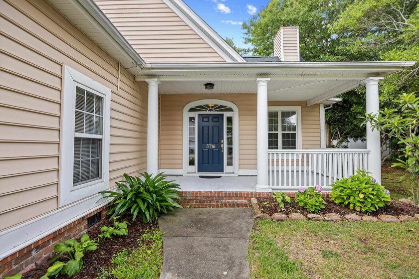 Lowcountry charm meets an exceptional location! Enjoy the - photo 4