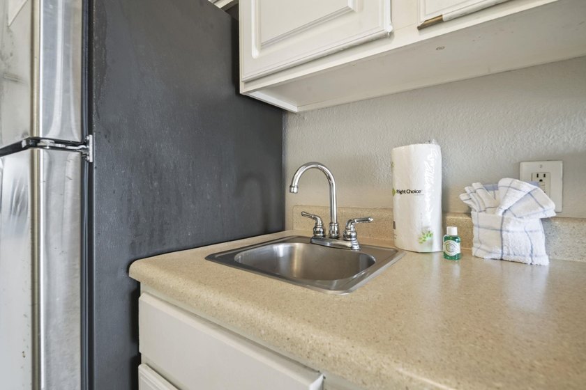 Experience true oceanfront living from this updated 11th-floor - photo 4