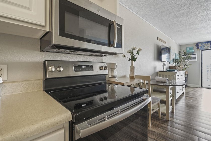 Experience true oceanfront living from this updated 11th-floor - photo 5
