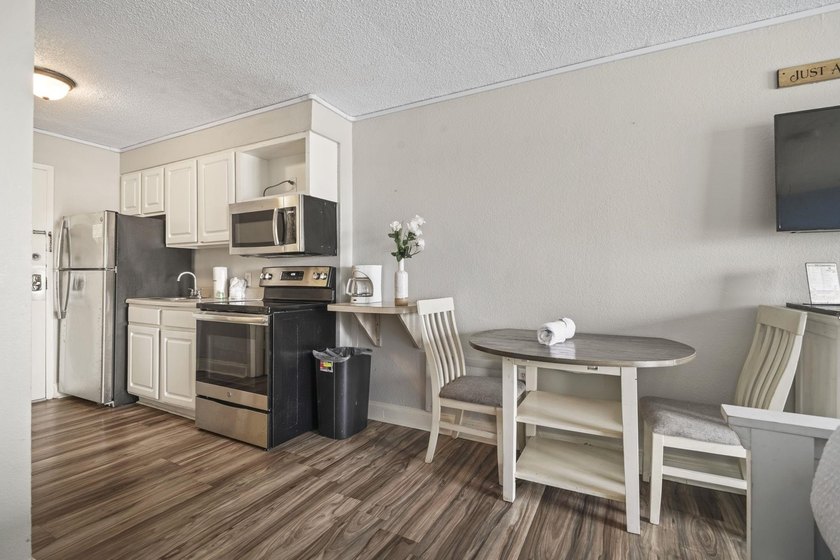 Experience true oceanfront living from this updated 11th-floor - photo 10