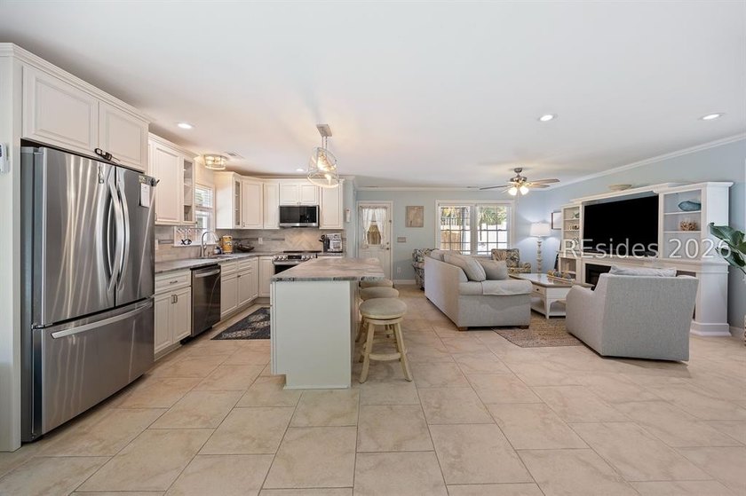 Turn-key, fully renovated beach home in the highly sought-after - photo 12