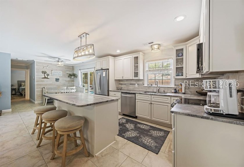 Turn-key, fully renovated beach home in the highly sought-after - photo 15