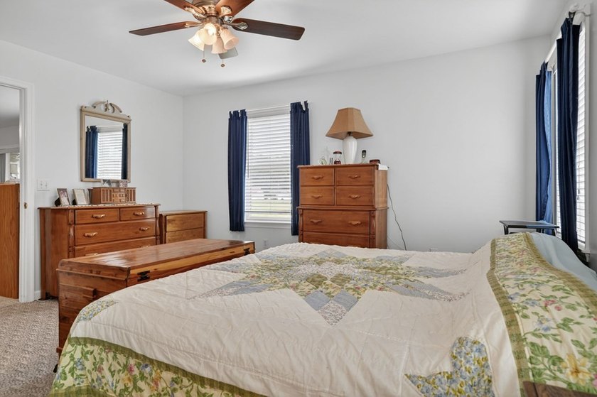 2/215 Well maintained Rancher overlooking the 8th Fairway - photo 18