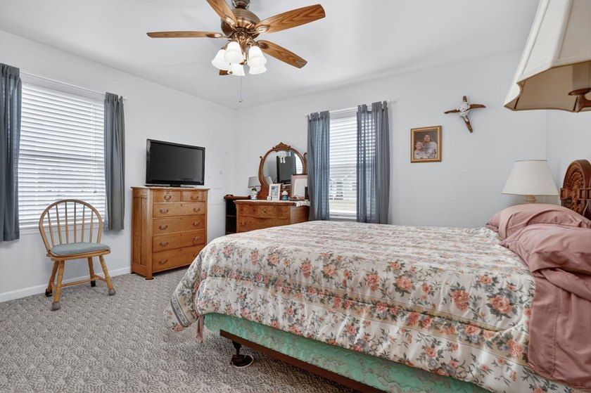 2/215 Well maintained Rancher overlooking the 8th Fairway - photo 25