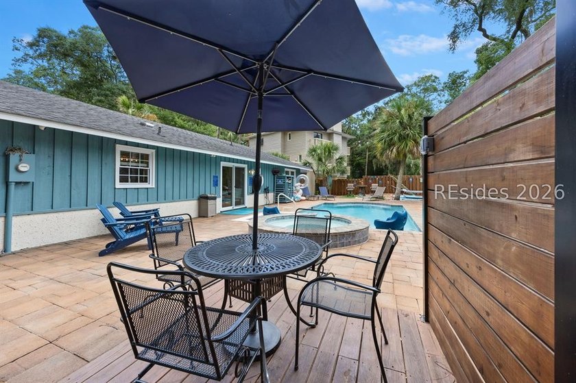 Turn-key, fully renovated beach home in the highly sought-after - photo 27