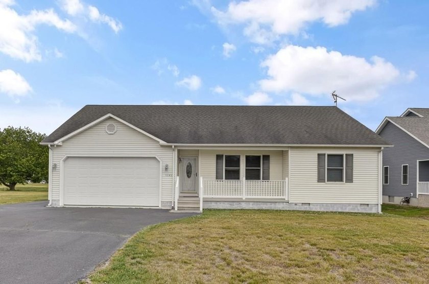 2/215 Well maintained Rancher overlooking the 8th Fairway - photo 33