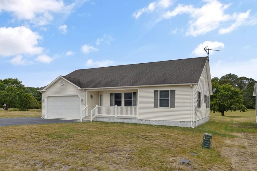 2/215 Well maintained Rancher overlooking the 8th Fairway - photo 35
