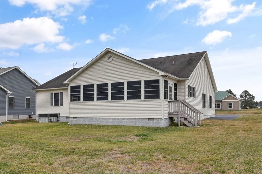 2/215 Well maintained Rancher overlooking the 8th Fairway - photo 36