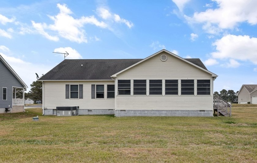 2/215 Well maintained Rancher overlooking the 8th Fairway - photo 37