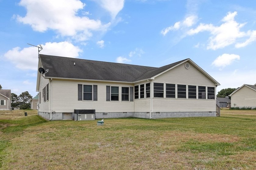 2/215 Well maintained Rancher overlooking the 8th Fairway - photo 38