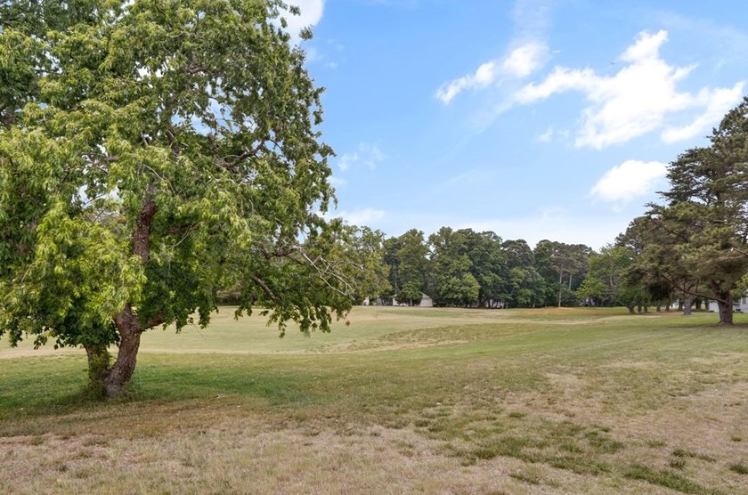 2/215 Well maintained Rancher overlooking the 8th Fairway - photo 41