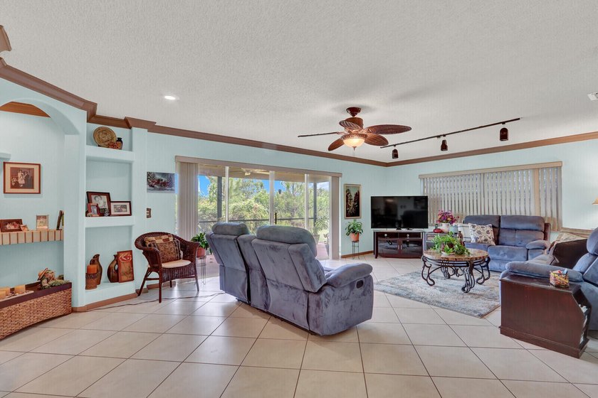 Excellent opportunity to own this 2 bed, 2 bath home close to - photo 14