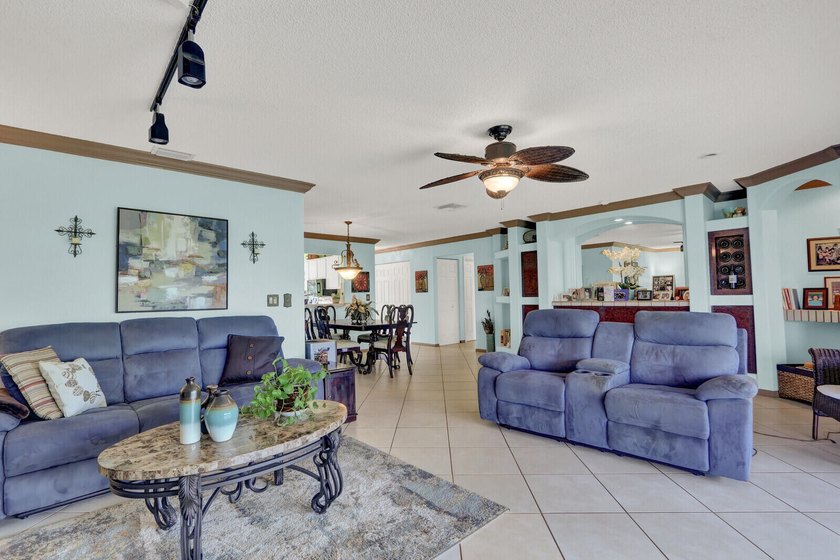 Excellent opportunity to own this 2 bed, 2 bath home close to - photo 17